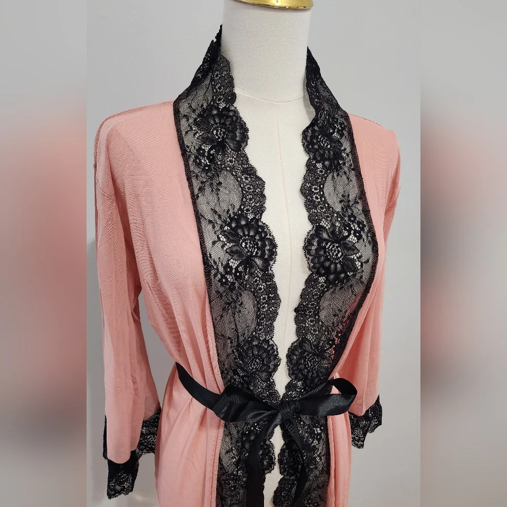 NWOT Lace Robe Lingerie Elegant Ultra Soft Contrast Black Lace Trim Size M